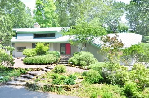 221 Deercliff Rd, Avon, CT 06001
