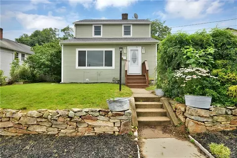 35 South Cir, Beacon Falls, CT 06403