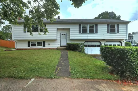 5 Costanzo Ct, Hamden, CT 06518