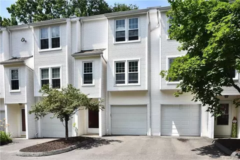380 Hitchcock Rd #265, Waterbury, CT 06705