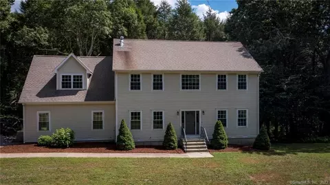 27 Deer Run Dr, Colchester, CT 06415