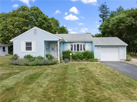 6 Orchard St, Old Saybrook, CT 06475