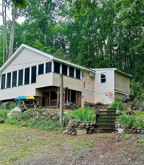10 Birch Rd, Barkhamsted, CT 06063