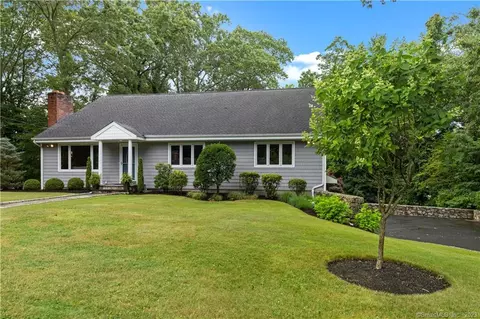 64 Tashua Ln, Trumbull, CT 06611