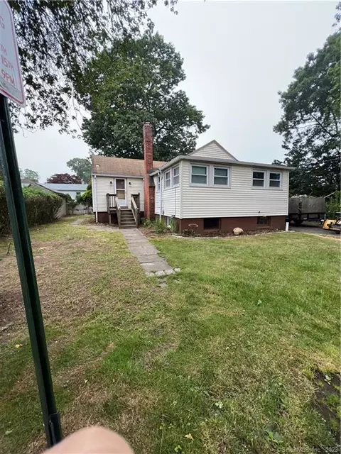 72 Palmetto Trl, East Haven, CT 06512