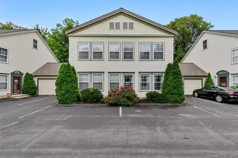 24 Kendall Green Dr #24, Milford, CT 06460