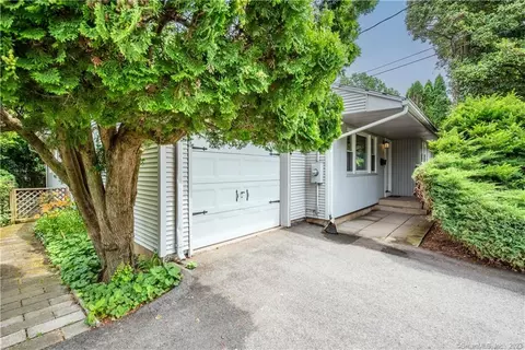 99 Knollwood Rd, Newington, CT 06111