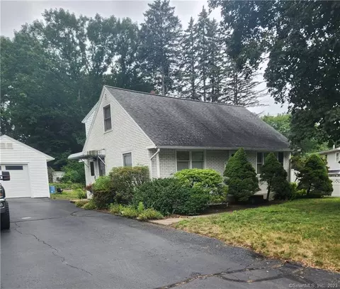 5 Beechwood Dr, Wallingford, CT 06492