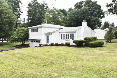 15 Nob Hill Rd, Cheshire, CT 06410