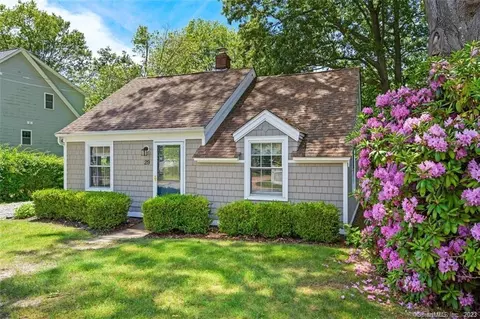 29 Manwaring Rd, East Lyme, CT 06357
