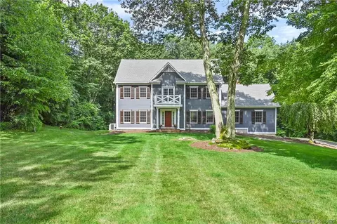 20 Canterbury Ln, Easton, CT 06612