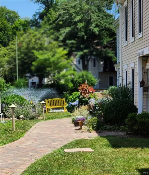 54 Rope Ferry Rd #B31, Waterford, CT 06385