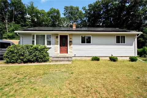 19 Pomeroy Rd, Enfield, CT 06082