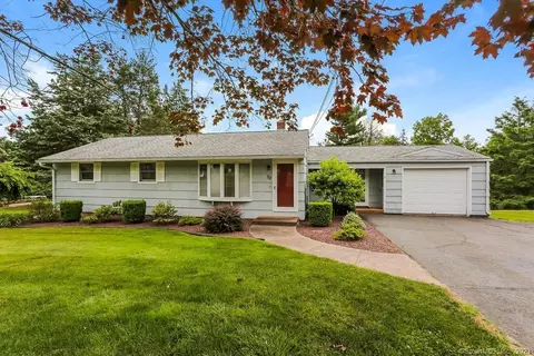 70 Ridgewood Rd, Middletown, CT 06457