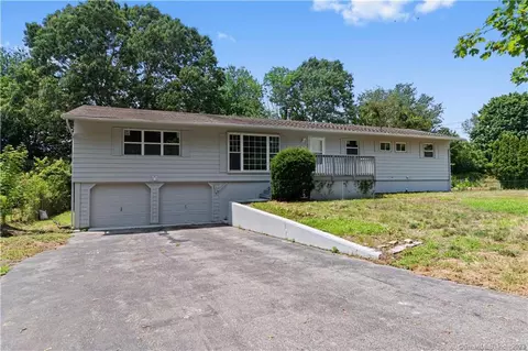 7 Marlin Dr, Waterford, CT 06385