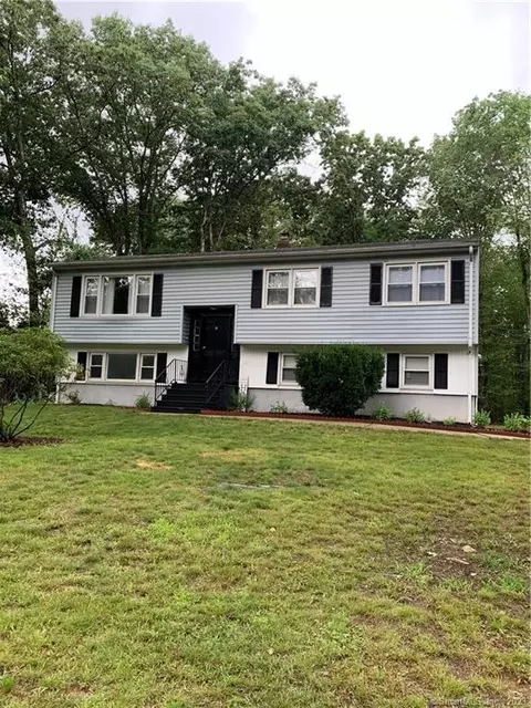 16 Plaskon Dr Ext, Shelton, CT 06484