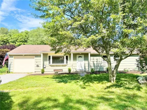 10 Benjamin Rd, Groton, CT 06355