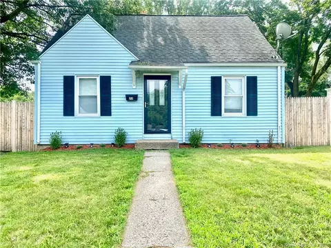 22 Winding Ln, East Hartford, CT 06118