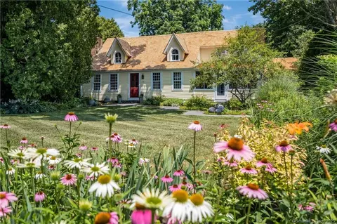 73 Liberty St, Madison, CT 06443