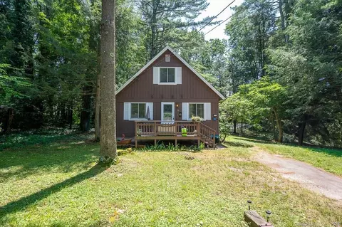 38 Lyon Rd, Woodstock, CT 06282