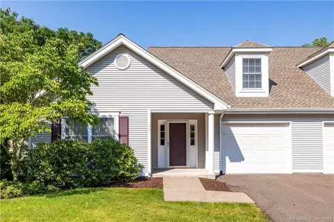 15 Henley Way #15, West Hartford, CT 06117