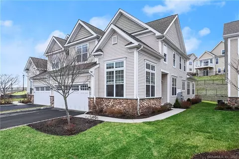 83 Great Hill Dr #83, Bethel, CT 06801