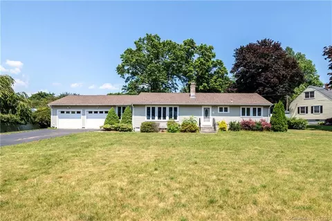 21 Meadow Rd, North Branford, CT 06471