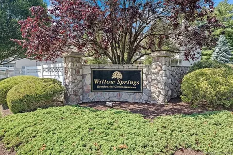 310 Willow Spgs #310, New Milford, CT 06776
