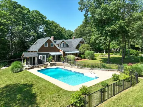 90 Skunk Misery Rd, Haddam, CT 06441