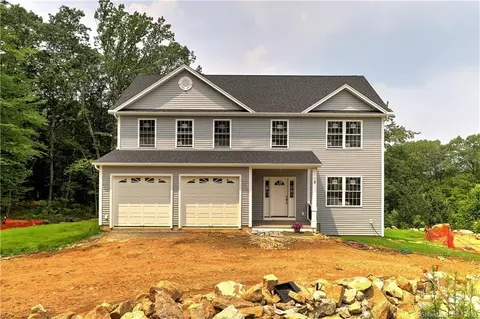 3 Woodcrest Dr, Naugatuck, CT 06770