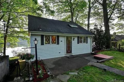 109 Pawnee Rd, Watertown, CT 06795