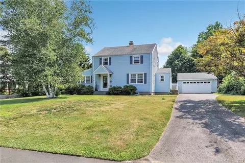 796 Chickadee Ln, Stratford, CT 06614