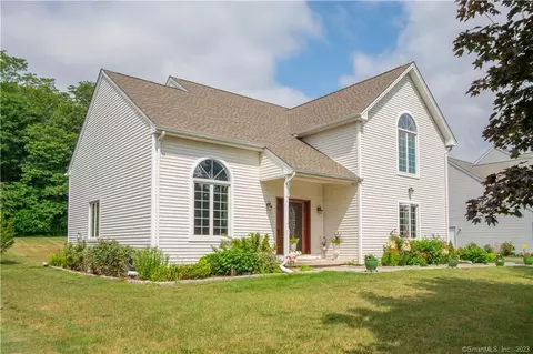 39 Kimberly Ln, Wethersfield, CT 06109