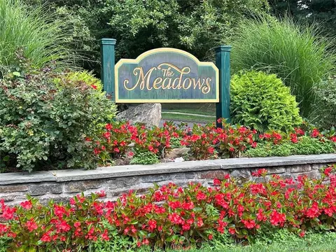 389 The Mdws, Enfield, CT 06082