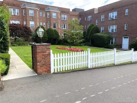 70 Strawberry Hill Ave #2-3C, Stamford, CT 06902