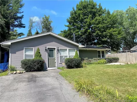 5 Ash Dr, Ledyard, CT 06335