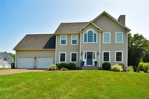 52 Hydrangea Ln, Suffield, CT 06078