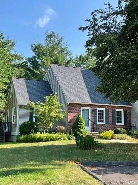 10 Braintree Ct #10, Suffield, CT 06078