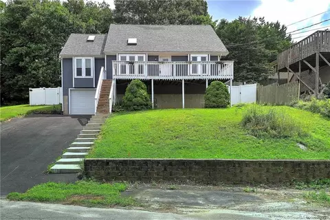 112 Fieldwood Rd, Waterbury, CT 06704