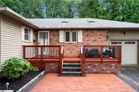 77 Northbrook Dr, West Hartford, CT 06117