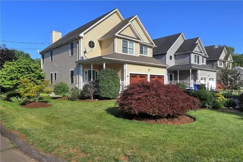 28 Franklin St, Trumbull, CT 06611