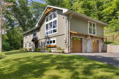 30 Forest Hills Dr, Farmington, CT 06032