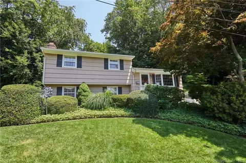 42 Shalimar Ln, Fairfield, CT 06824