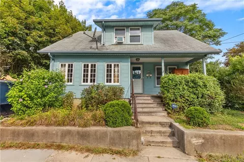 97 Raymond St Ext, New London, CT 06320