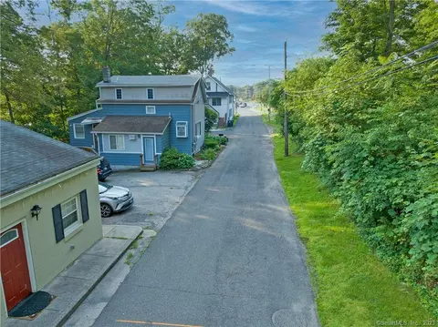 8 Taits Mill Rd, Trumbull, CT 06611