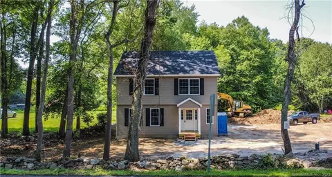 121 Whalehead Rd, Gales Ferry, CT 06335