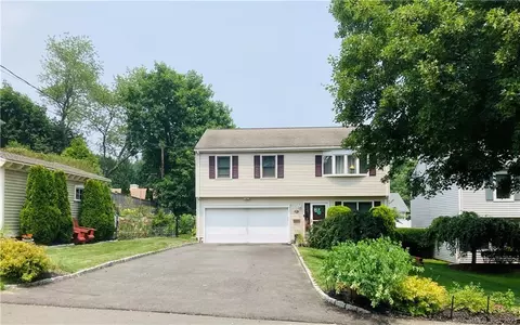 10 12 Clara Dr, Norwalk, CT 06851