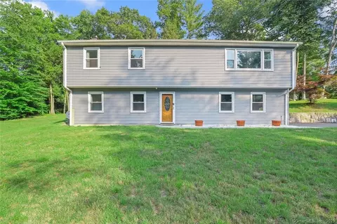 1 Pine St, Newtown, CT 06482