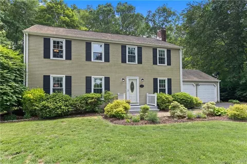3 Decatur Dr, East Lyme, CT 06333