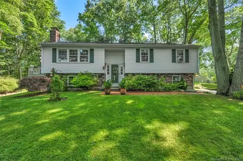 178 Yankee Peddler Path, Madison, CT 06443